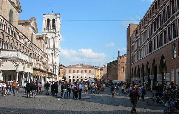 Ferrara: Piazza Trento e Trieste