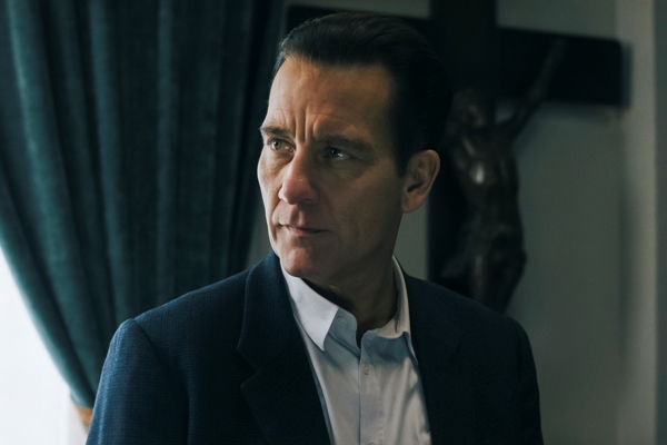 Clive Owen in Monsieur Spade